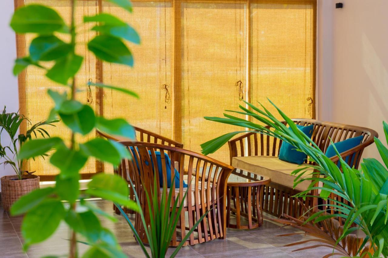 Nihaali Maldives Hotel Kudarikilu Екстериор снимка