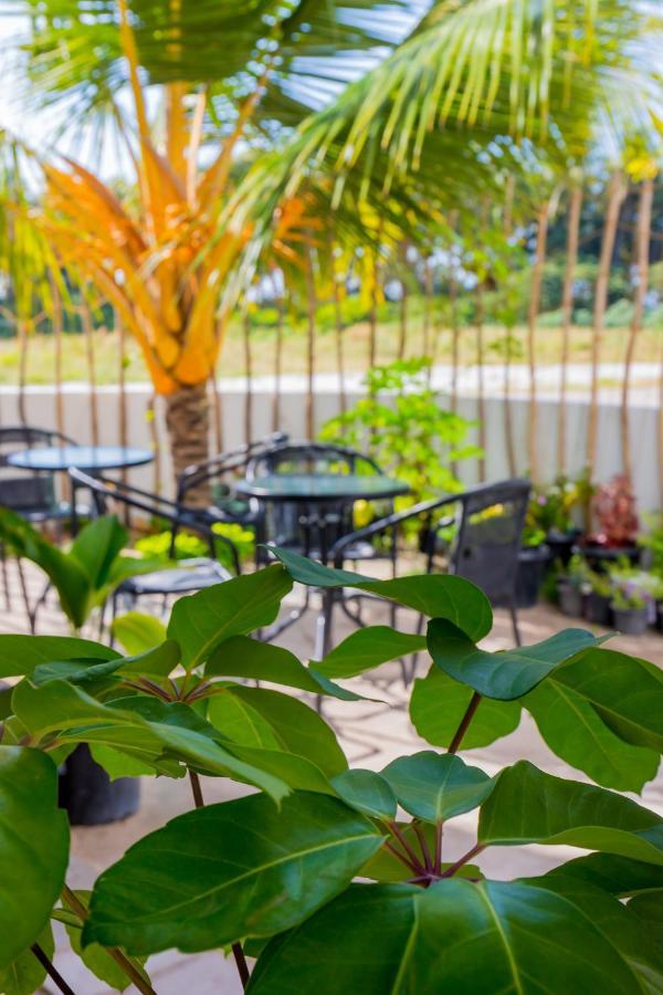 Nihaali Maldives Hotel Kudarikilu Екстериор снимка