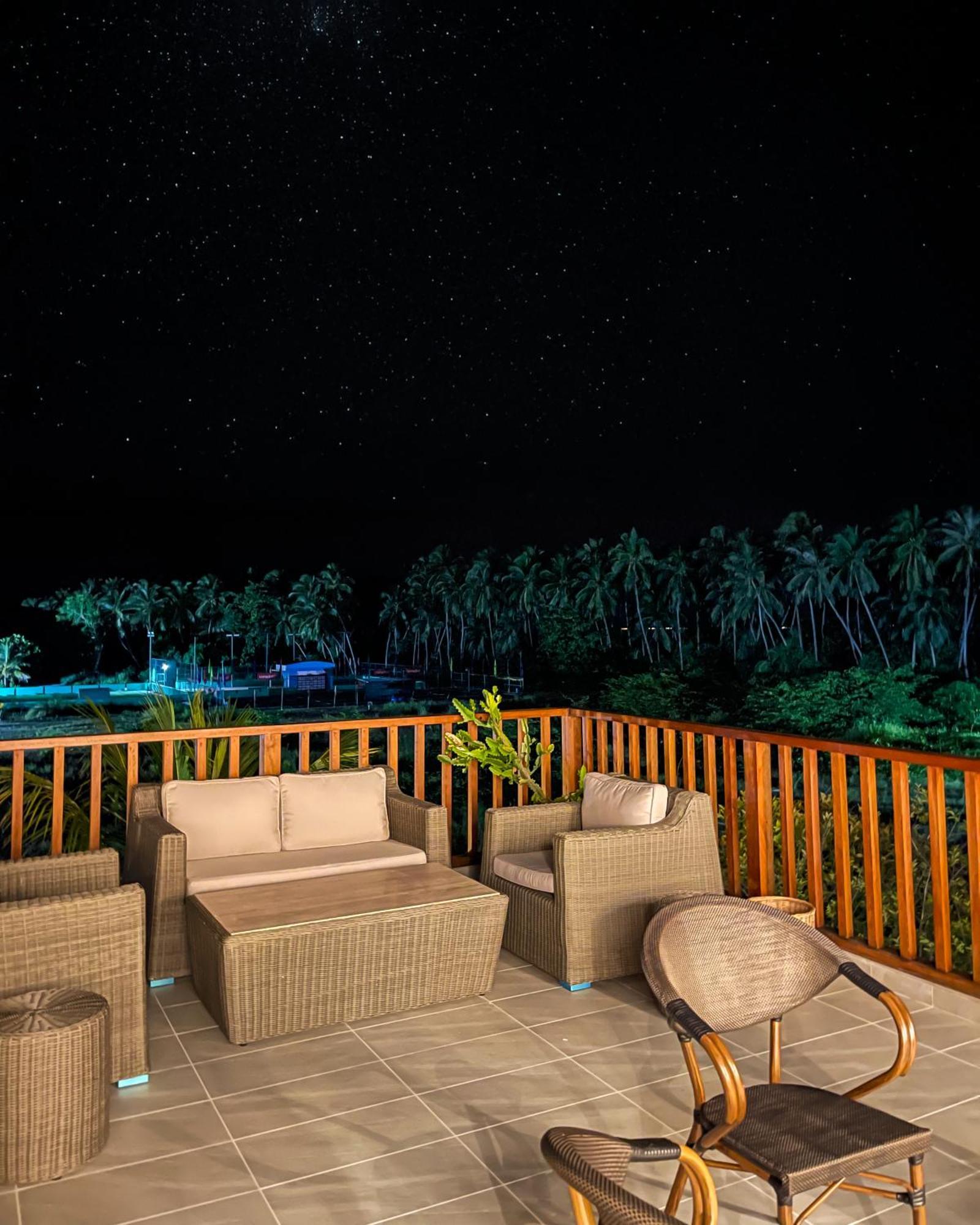 Nihaali Maldives Hotel Kudarikilu Екстериор снимка